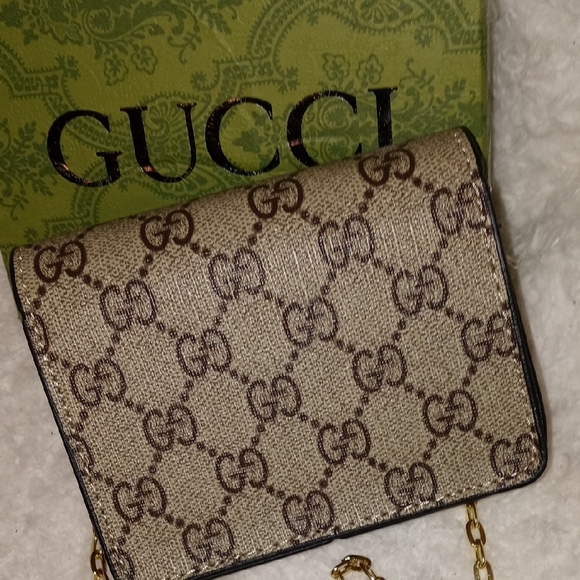 Gucci Tan Mini Bag with Gold Cross Body Chain - Picture 6 of 8